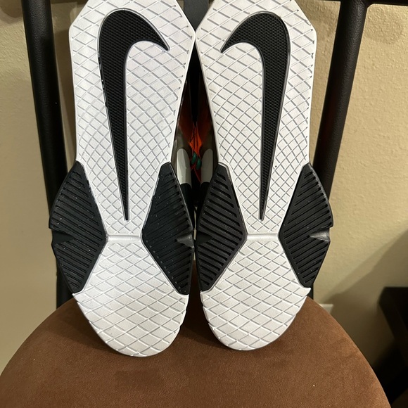 Nike Savaleos- Men's Size 11 - Picture 8 of 9